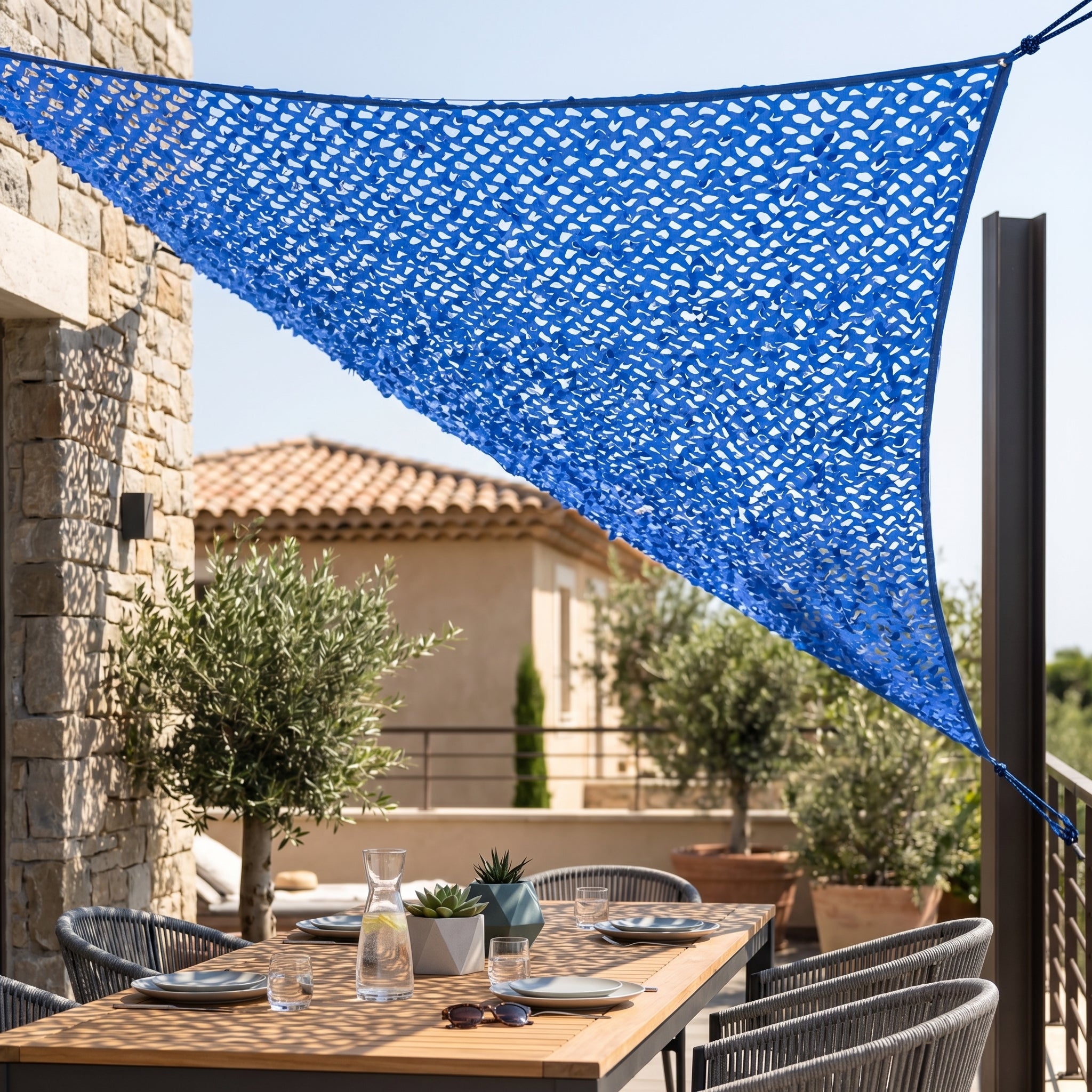 Filet de camouflage triangulaire bleu pour terrasse et bord de piscine - Ambiance marine