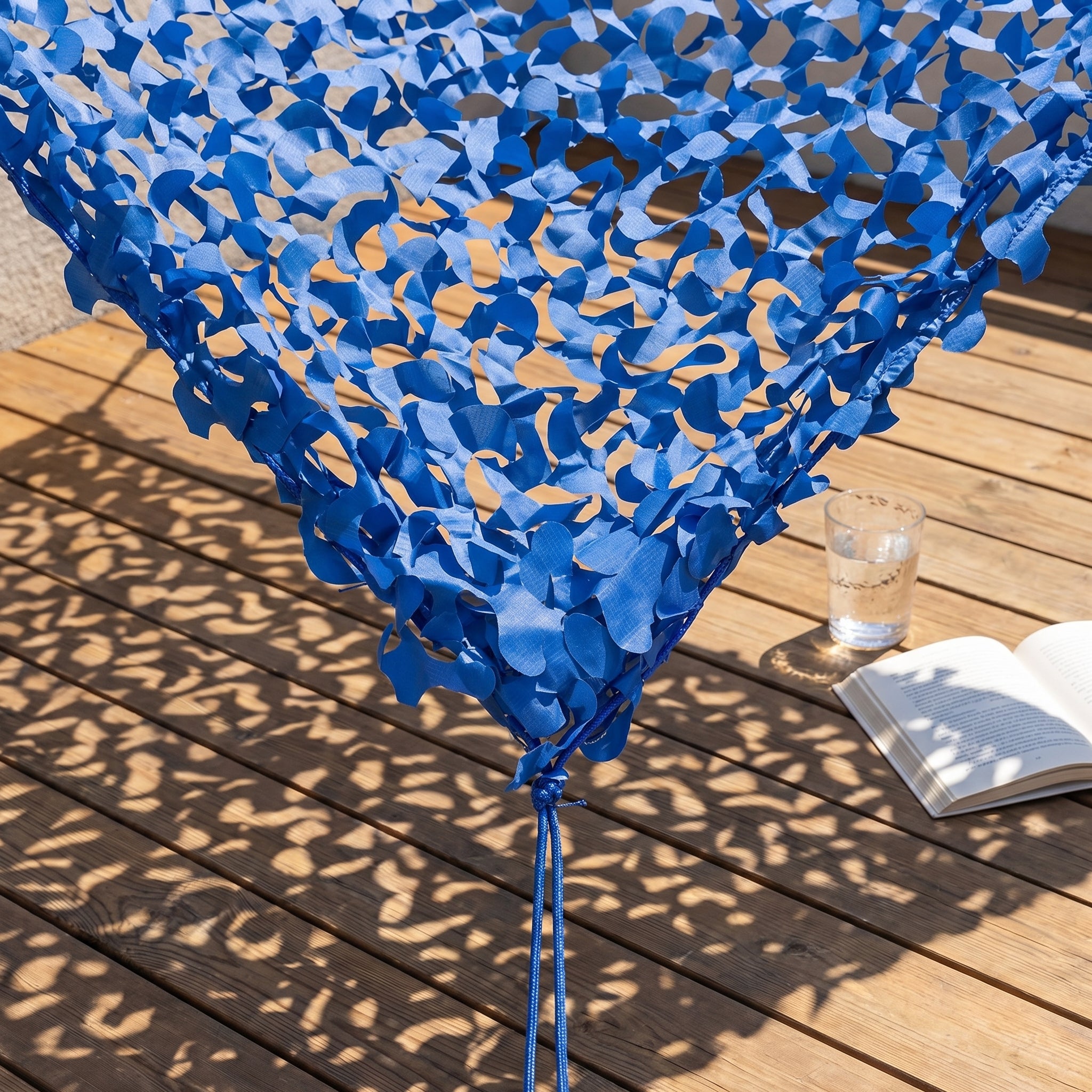 Filet de camouflage triangulaire bleu pour terrasse et bord de piscine - Ambiance marine
