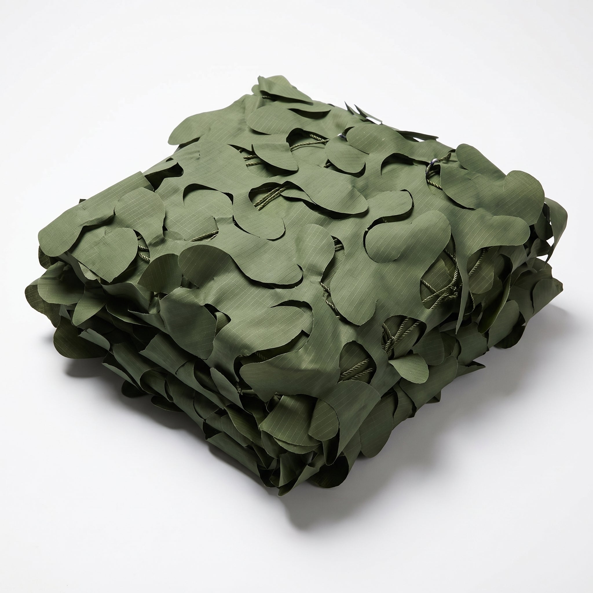 Filet de camouflage triangulaire vert pour jardin et terrasse arborée - Canopée en angle