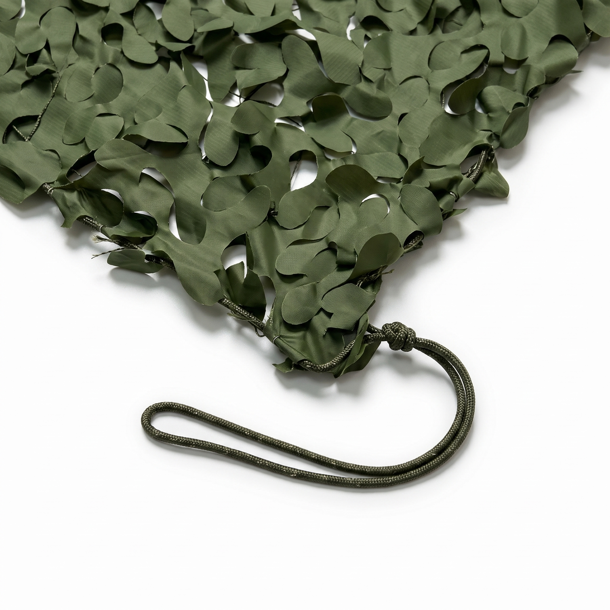 Filet de camouflage triangulaire vert pour jardin et terrasse arborée - Canopée en angle