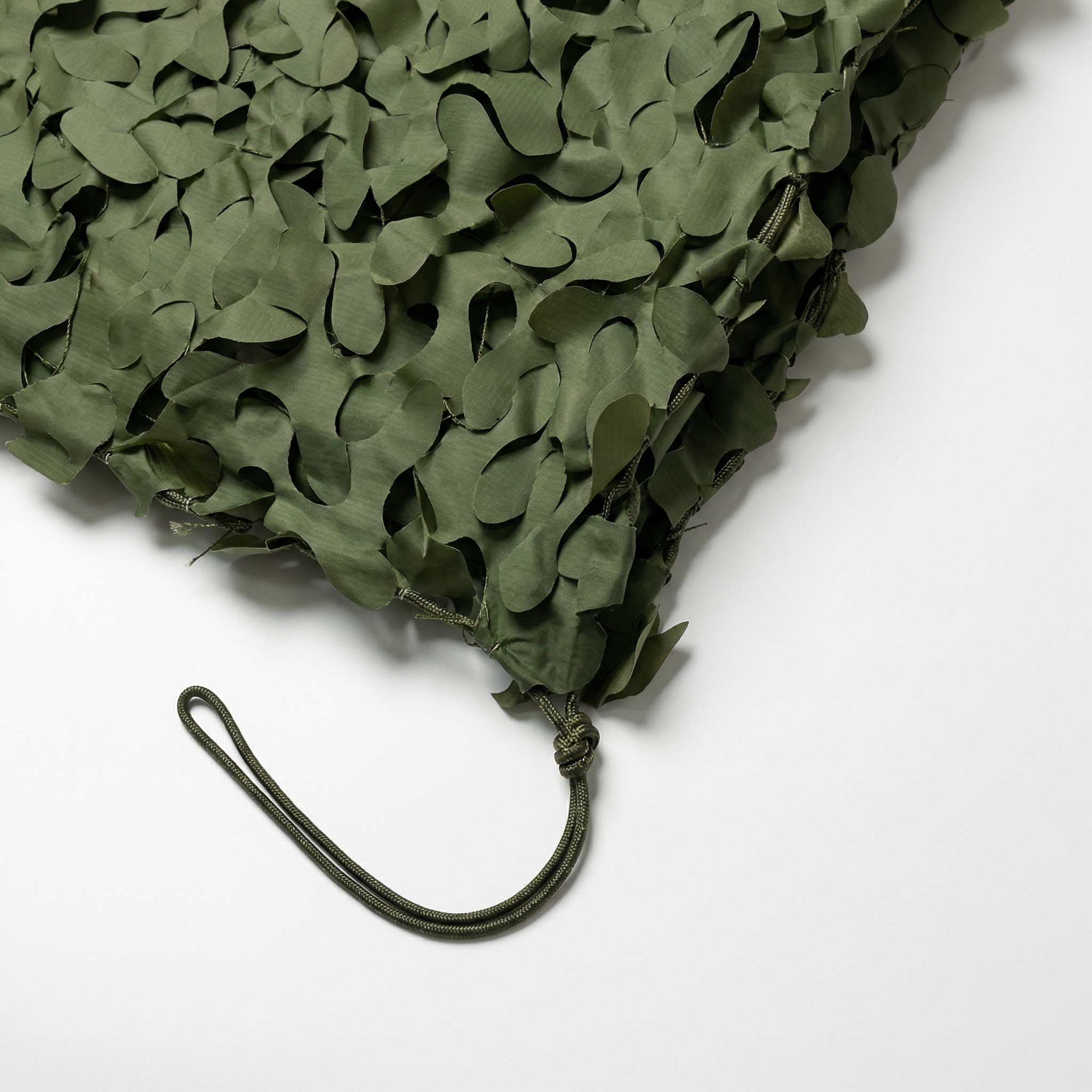 Filet de camouflage renforcé vert pour terrasse et jardin arboré - Canopée naturelle