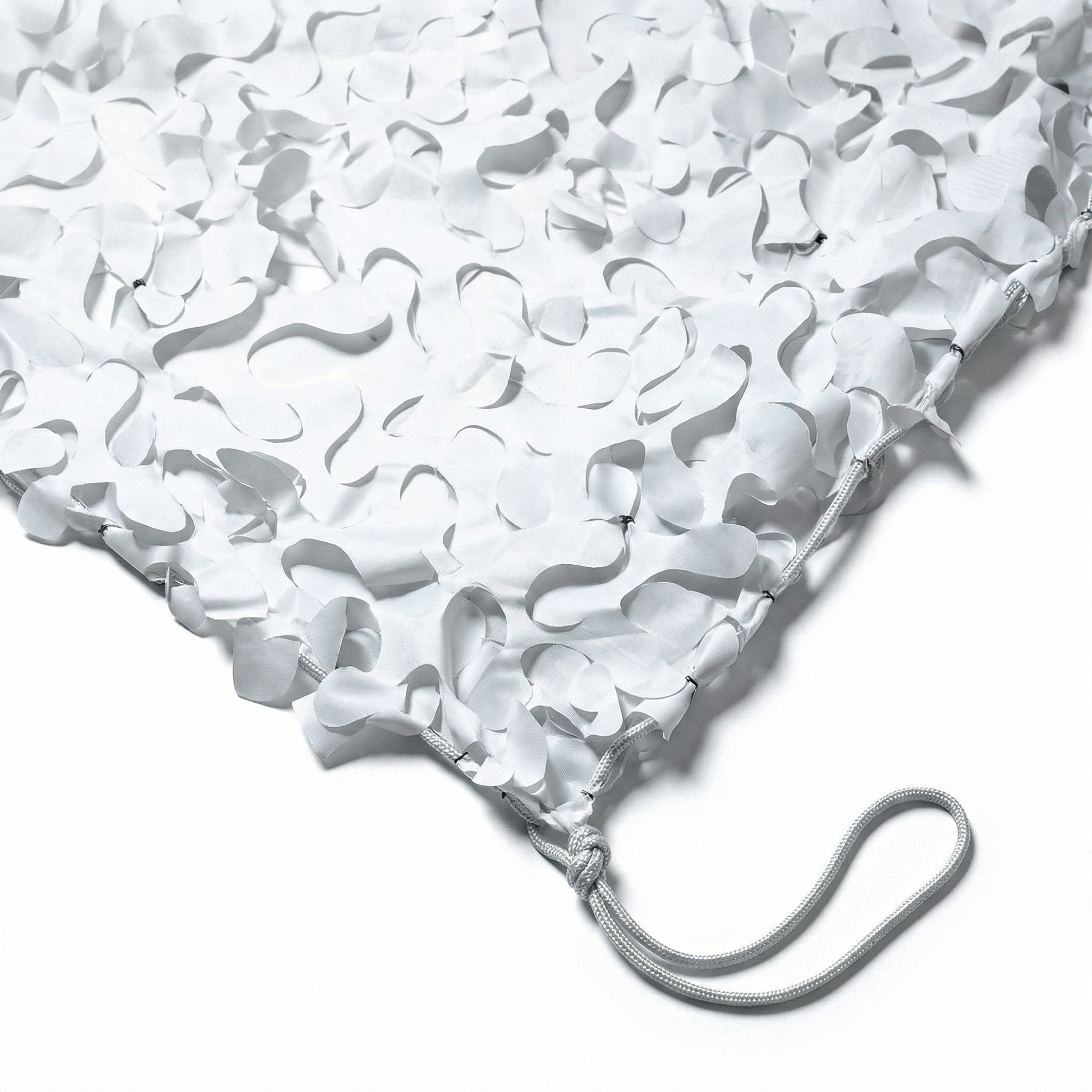 Filet de camouflage triangulaire blanc pour terrasse - Ombrage en angle lumineux